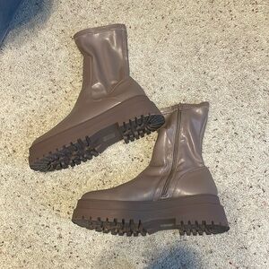 Like New PUBLIC DESIRE boots